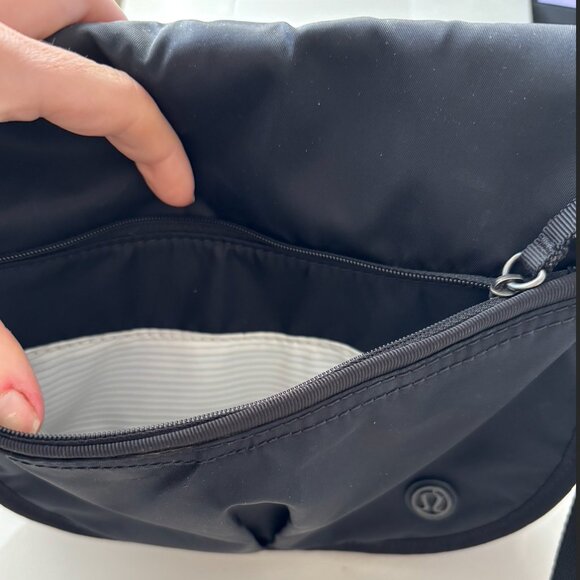 Lululemon Festival Bag- Black - Picture 3 of 5